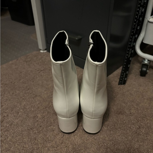 White Booties size 7.5(39) - Picture 5 of 8